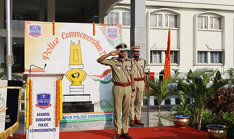 शहीदों को सलामी देते सीपी डॉक्टर प्रणव कुमार