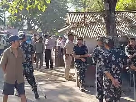 अरुणाचल में सियांग बांध विरोध हुआ हिंसक, एनएचपीसी कार्यालय और थाने को फूंका