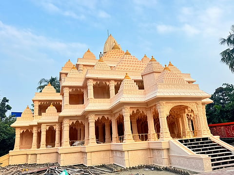 अयोध्या के राम मंदिर के तर्ज पर पंडाल