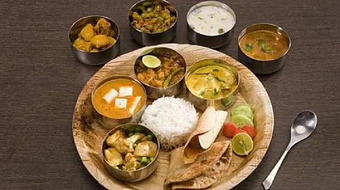 इस दिशा में मुंह करके कभी न करें भोजन, हर गुजरते दिन के साथ खराब होगी सेहत!