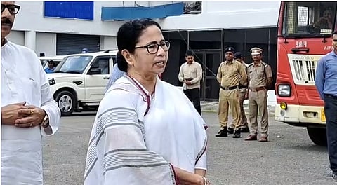 ”पटरी से उतर गयी डबल इंजन की सरकार”