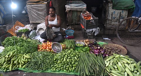 Vegetable Price Hike : गर्मी के साथ सब्जियों के तेवर भी तीखे, हरी सब्जियां किचन से दूर