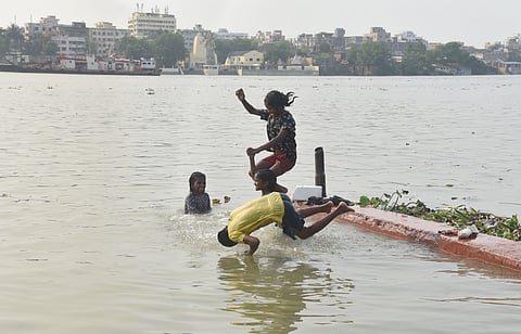 Summer In Kolkata : गर्मी और बढ़ेगी, इस सप्ताह पारा 42 डिग्री पार होगा