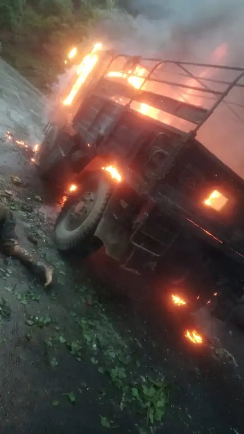 जम्मू-कश्मीर में आतंकी हमला, 5 जवान शहीद