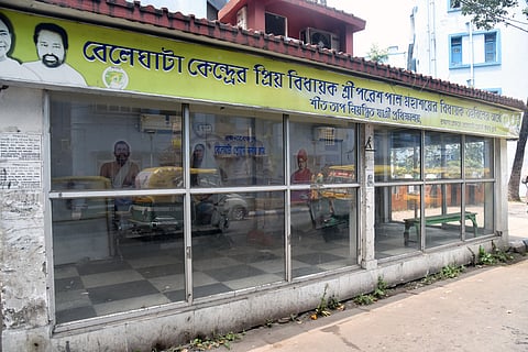 अपनी दुर्दशा पर आंसू बहा रहे हैं महानगर के कई एसी बस स्टैंड