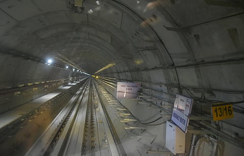 देश की पहली अंडरवाटर मेट्राे ट्रेन का यादगार सफर