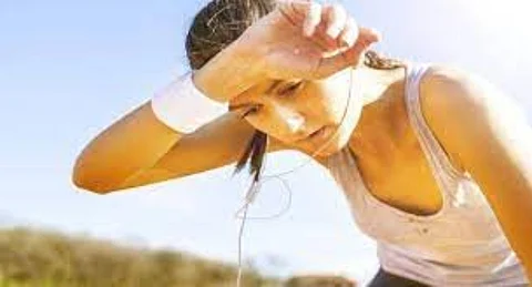 Summer Health Tips: भीषण गर्मी में खुद को हीट स्ट्रोक से बचाना है तो करें इन चिजों का सेवन