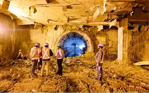 गंगा के तल से गुजरते हुए मेट्रो के दो रेक पहुंचेंगे Howrah Maidan