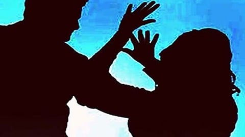 वार्ड कार्यालय में घुसकर महिला पार्षद की पिटायी, फाड़ दिये गये कपड़े