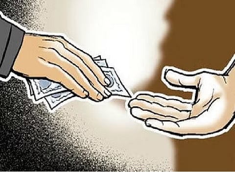 इस Trinamool नेता पर लगा नौकरी के नाम पर 10 लाख रुपये घूस लेने का आरोप