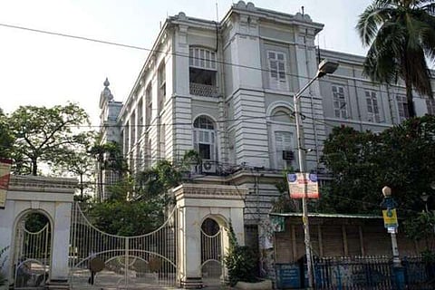 प्रेसिडेंसी विश्वविद्यालय के शौचालय में छात्रा का वीडियो बनाने का आरोप