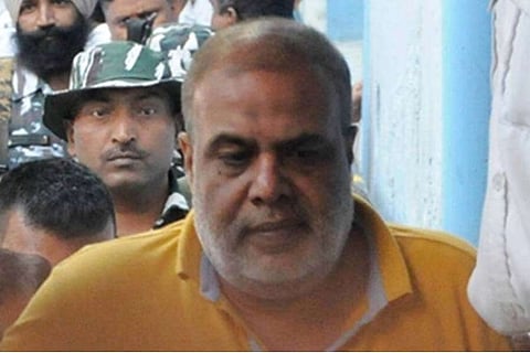 एक करोड़ का फ्लैट अयन ने अपने बेटे की गर्लफ्रेंड के नाम पर था खरीदा, जांच में खुलासा