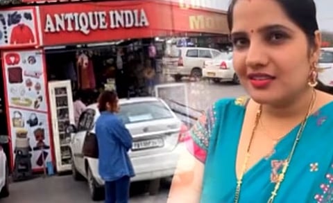 अंग्रेजी में लिखा था दुकान का नाम, महिला ने यूं बदला