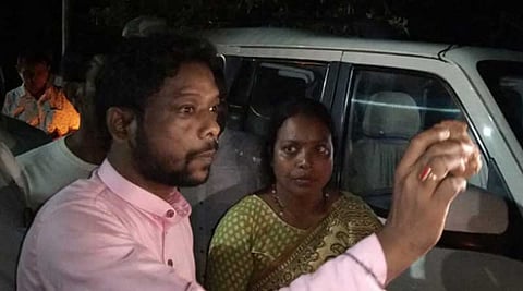 Breaking : जंगलमहल में अभिषेक बनर्जी के कॉन्वाय के सामने कुर्मियों ने जमकर काटा बवाल