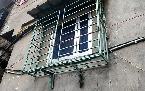 ‘शोर सुनकर बाहर आया तो देखा तीनों तार से लिपटे हुए जमीन पर पड़े थे’