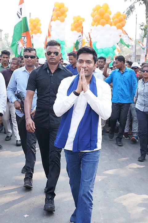 पूर्व मिदनापुर के लोगों का दिल जीता अभिषेक ने