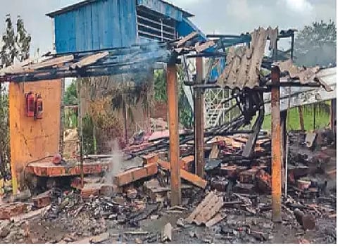 राज्य में कई जगहों पर चल रहा है अवैध पटाखा कारखाने की आड़ में कुछ और ?