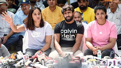 पहलवानों का ऐलान, ‘गंगा में प्रवाहित करेंगे मेडल, इंडिया गेट पर करेंगे आमरण अनशन’