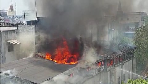 गरियाहाट के बंद केबल गोदाम में लगी आग