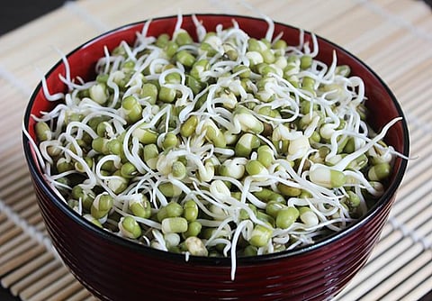 Moong Sprouts Benefits : रोजाना खाली पेट अंकुरित मूंग दाल खाने से सेहत पर होता है ऐसा असर…