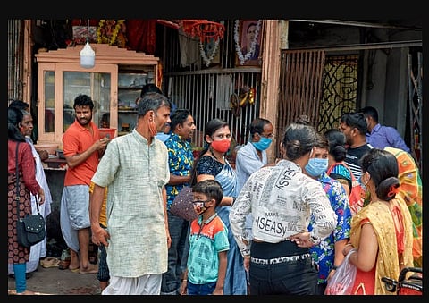 सावधान ! कालीघाट में पंडा के वेश में घूम रहे हैं महाठग