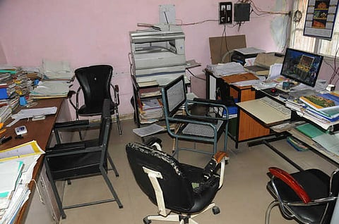 कल से पेन डाउन पर सरकार हुई सख्त, छुट्टी लेने पर कटेगा वेतन