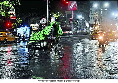 कोलकाता में 63 कि.मी. की रफ्तार से आयी आंधी, हुई भारी बारिश