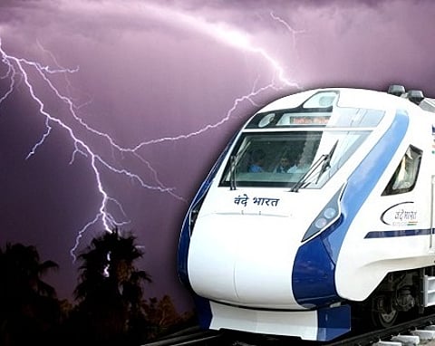 Vande Bharat : वंदे भारत एक्सप्रेस पर गिरी बिजली, टूटी कांच और बत्ती हुई गुल !