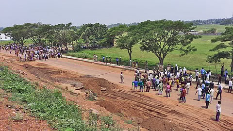 तीसरे दिन भी नामांकन के दौरान कई क्षेत्रों में झड़प, भाजपा विधायक पर हमला