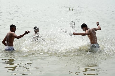 गर्मी के तीखे तेवर : आसमान से बरस रहे ‘आग के गोले’