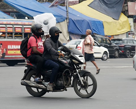 महानगर में प्रचंड गर्मी ने छुड़ाए लोगों के पसीने, आसमान से बरस रही आग
