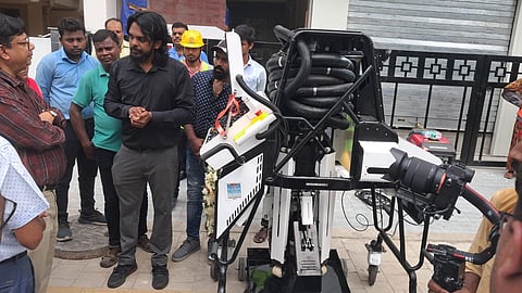 न्यू टाउन में रोबोट के जरिए शुरू की गई हाई ड्रेन की सफाई