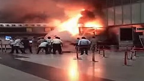Kolkata Fire Outbreak : साजिश नहीं दुर्घटना के कारण लगी थी एयरपोर्ट पर आग