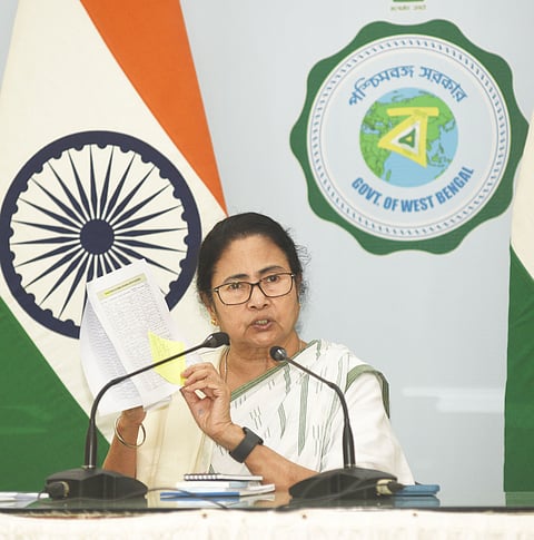 ममता ने नहीं मांगा रेलमंत्री का इस्तीफा, पर कहा सच सामने आना चाहिए