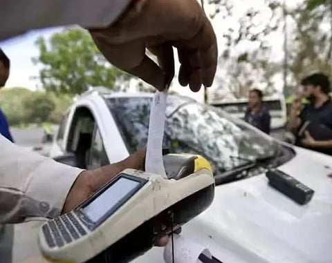 Driving Challan: कहीं आपने भी चप्पल पहनकर कार चलाई तो…