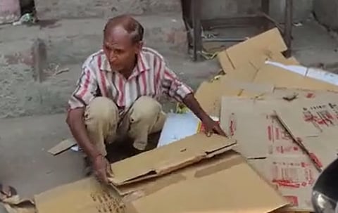 हर रोज कबाड़ बीनकर पेट भरने वाले शख्स ने दान में दिये 35 लाख रुपये!