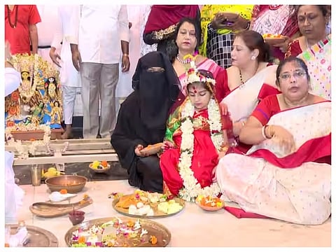 Step towards harmony : मुस्लिम बच्ची को बनाया Maa Durga और …