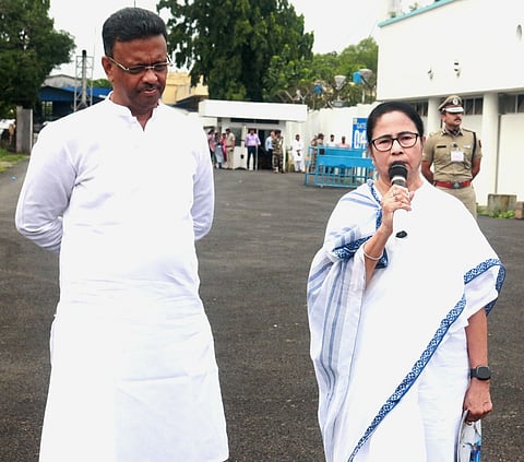 राज्य चुनाव आयुक्त का ज्वाइनिंग लेटर वापस करने की खबर नहीं : ममता