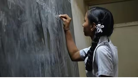 अब आर्थिक तंगी के कारण बंगाल के किसी भी विद्यार्थियों की नहीं रुकेगी पढ़ाई, जानें कैसे