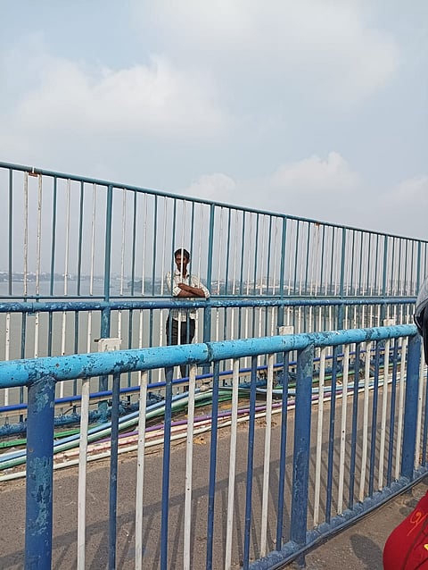 विद्यासागर सेतु पर युवक ने की आत्महत्या की कोशिश