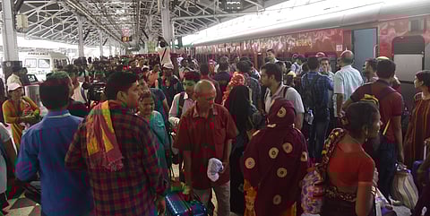 ‘अंधेरे में अपनों को तलाशता रहा कोई तो किसी ने नींद खुलते देखा मौत का मंजर’