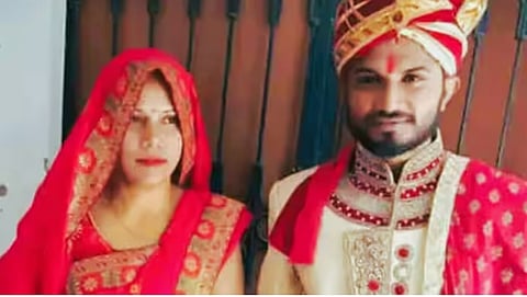 Bangladeshi GF से महंगे पड़े युवक को 7 फेरे, पहले पास बुलाया, फिर खूब पीटा