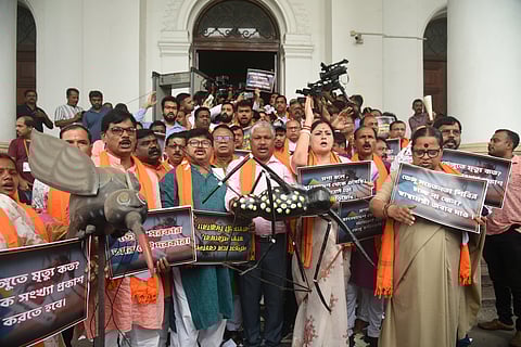 डेंगू के मुद्दे पर विधानसभा में भाजपा ने मचाया हंगामा