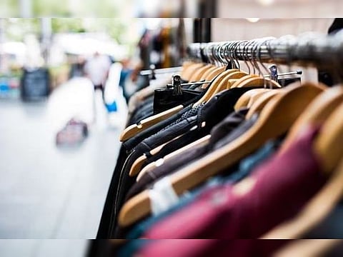 Day Wise Colour : जानें सप्ताह में किस दिन पहनें कौन से रंग के कपड़े