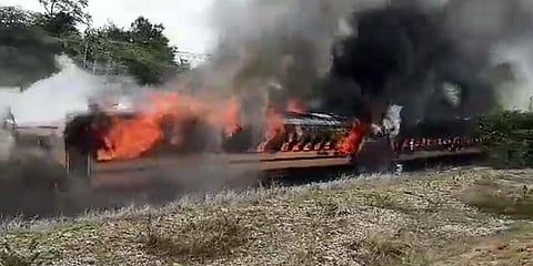 Falaknuma Express : फलकनुमा एक्सप्रेस के तीन डिब्बों में लगी भयावह आग