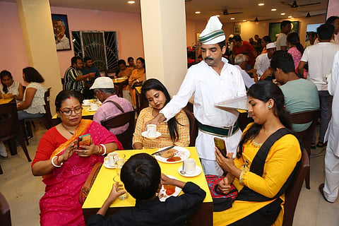 College Street से निकलकर आपका Coffee House पहुंचा यहां…