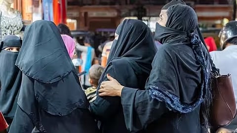 ‘बुर्का पहनने पर ही मिलेगी बस में एंट्री ‘