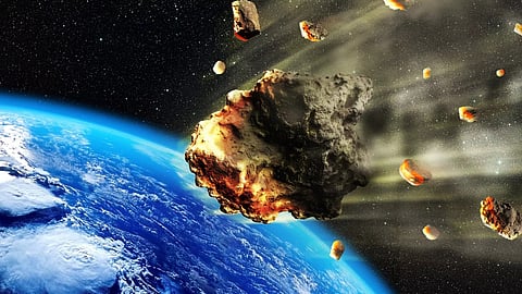 छत पर कॉफी पी रही थी महिला, तभी आसमान से आई आफत और…