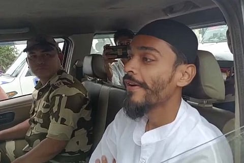 भागड़ में जारी 144 धारा के कारण पुलिस ने नौशाद को रास्ते में रोका