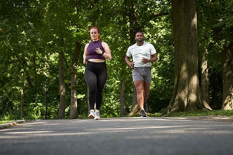 Weight Loss : 1 घंटा पैदल चलने से कितनी कैलोरी बर्न होती है?